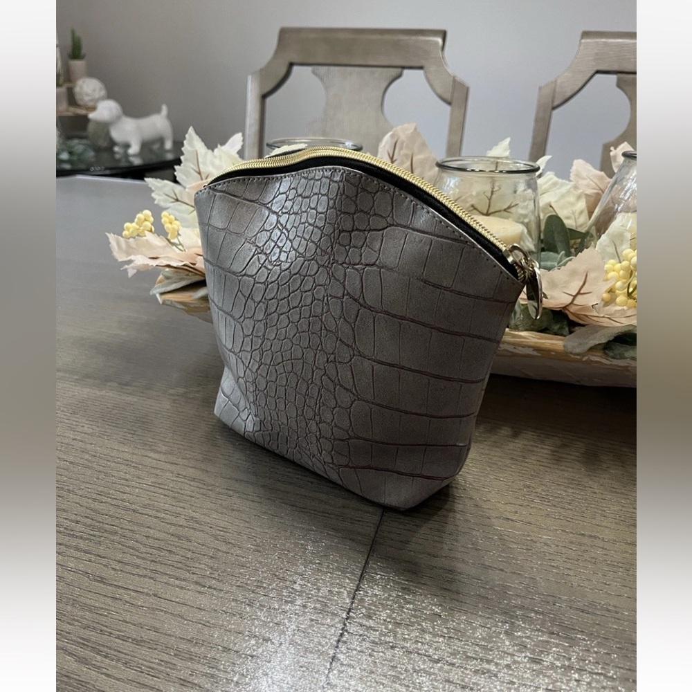 Elizabeth Arden Crocodile-Embossed Gray Animal Print Cosmetic-Toiletries BagπΏππΏ - Picture 2 of 12